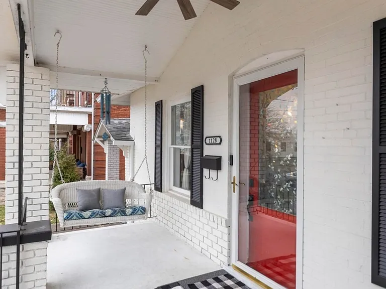 1128 Jefferson St — Photo 2
