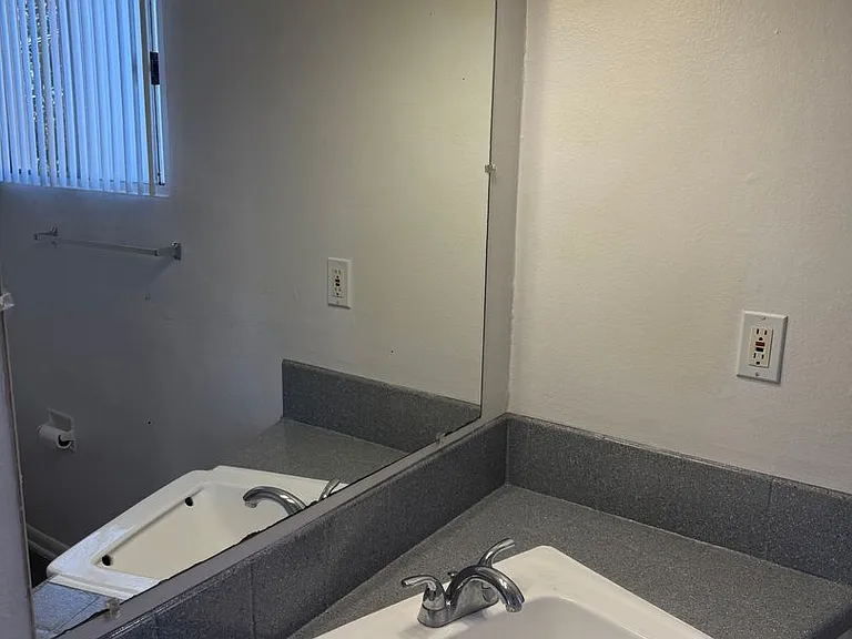 Oxnard Occidental Apartments — Photo 21