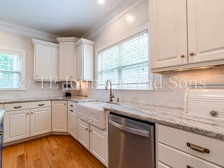 1112 Oakencroft Ct — Photo 13