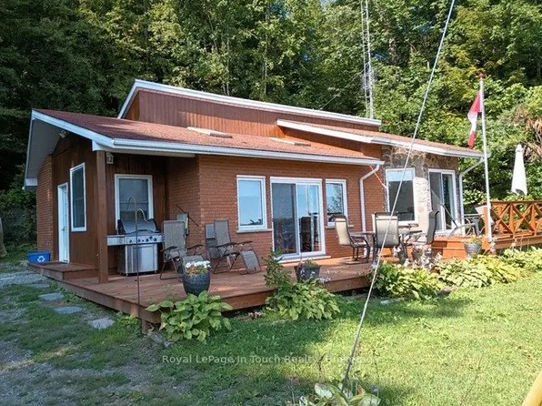 468 Champlain Rd, Penetanguishene, ON L9M 1S5