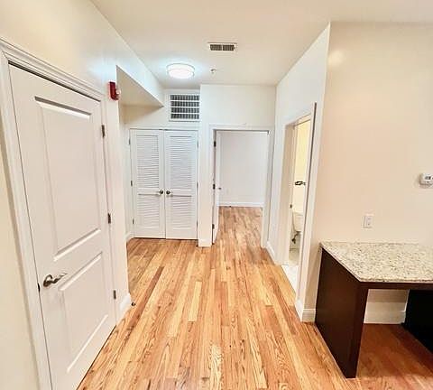 4th image of 93 N Walnut St #302