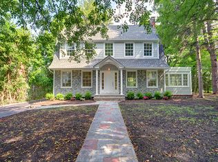 35 Nassau Dr, Great Neck, NY 11021