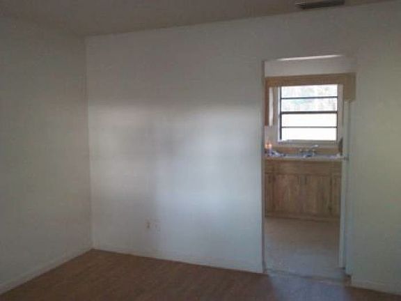 Living Room / Kitchen