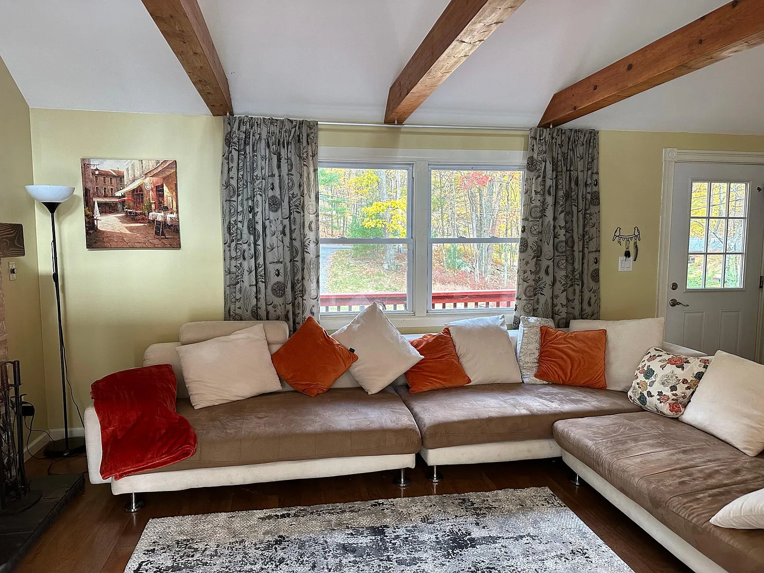 3 bed, 1500 sqft, $2,400 — Photo 2