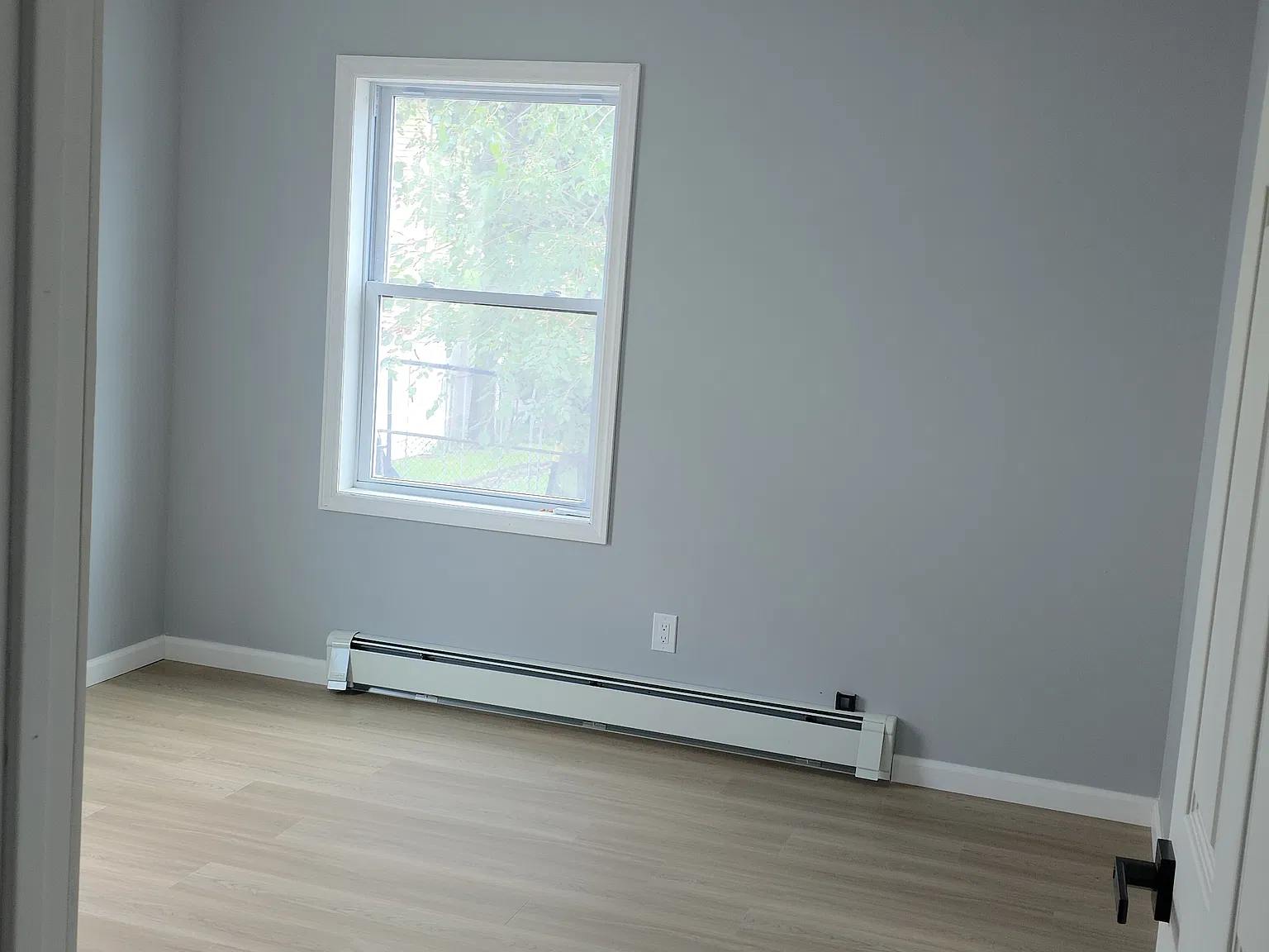 427 Howe Ave — Photo 2