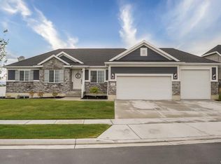 3838 W Hooded Crane Ln, Clinton, UT 84015