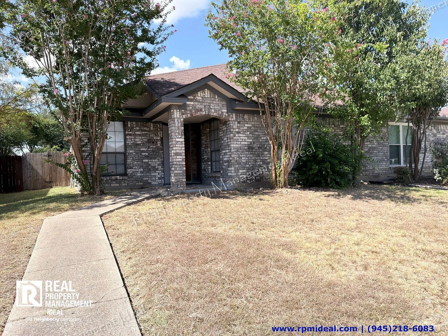 3 bed, 2.0 bath, 1639 sqft, $1,899 — Photo 1