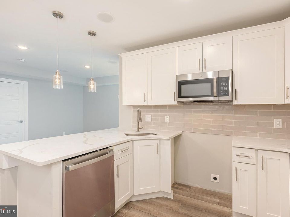 1st image of 421 W Cumberland St #C