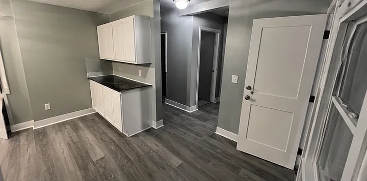 3 bed, 1.0 bath, 527 sqft, $1,550 — Photo 2