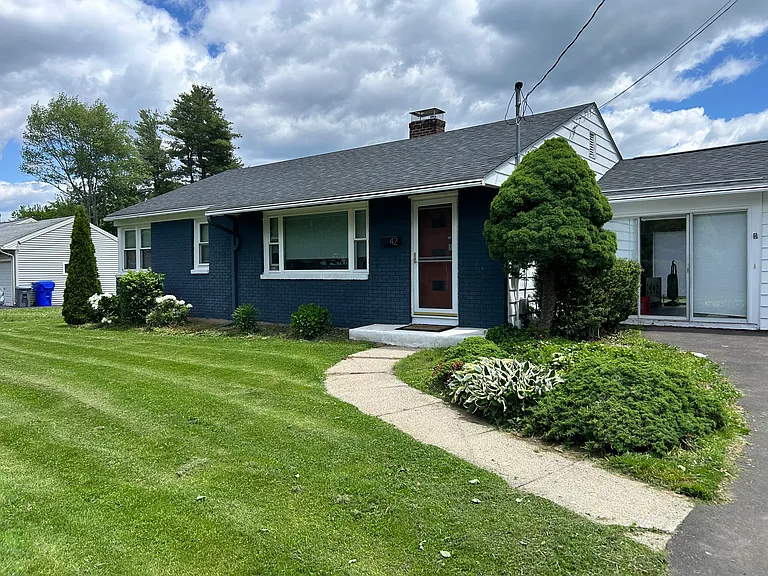 42 Parker St — Photo 1