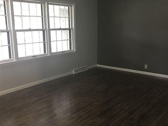 4th image of 203 E Oakland Ave