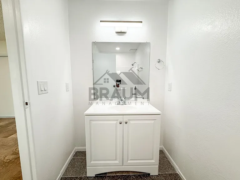 221 Elm Ave — Photo 23