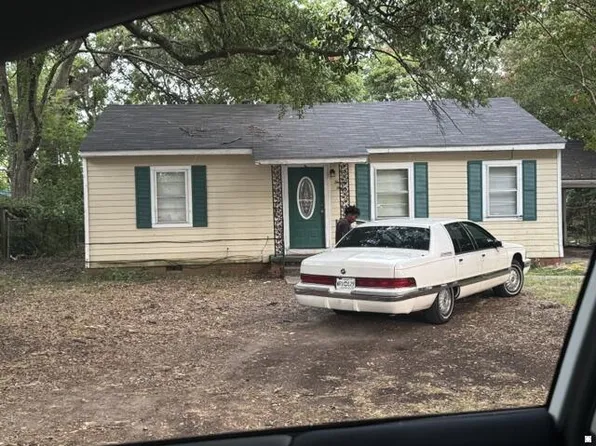 1330 S All Saints Cir, Greenville, MS 38703