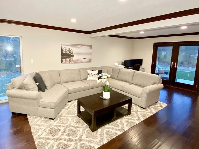 4077 Lincoln Dr — Photo 6