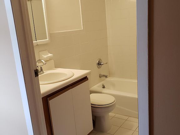 5th image of 52 Main St Ste 1