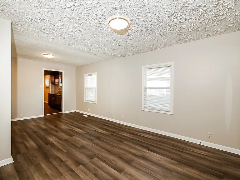 1274935_021_living_room_13457835.jpg