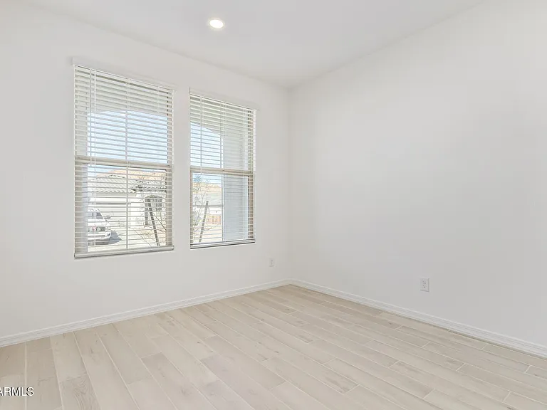 21301 W Roanoke Ave — Photo 27