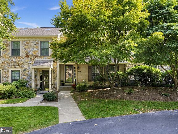 2nd image of 1703 Weatherstone Dr