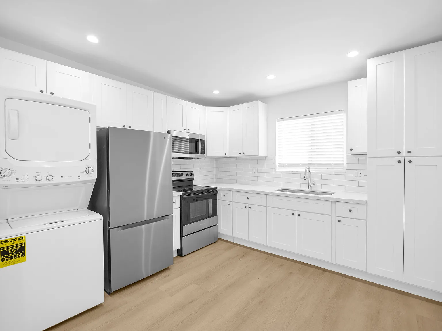 2210 Pine Ave — Photo 4