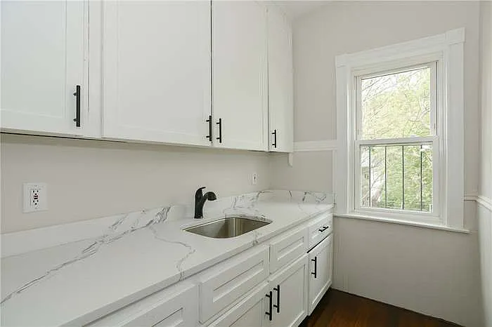 13 Siegel St — Photo 2