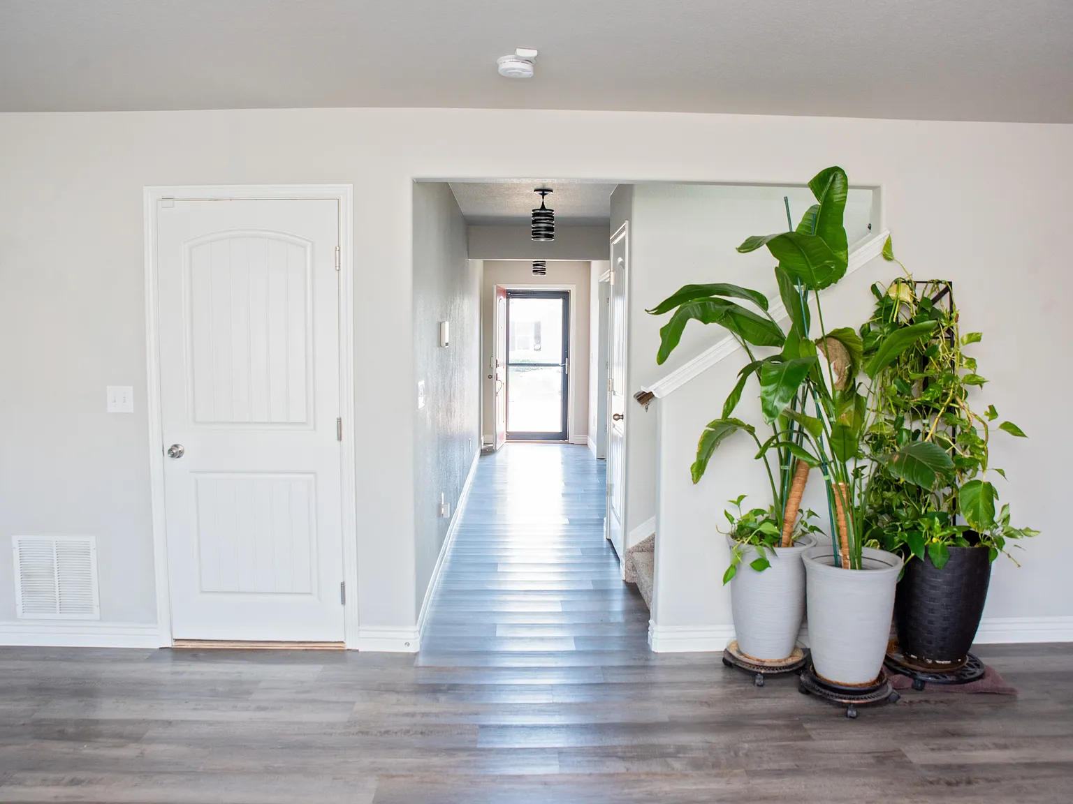 4 bed, 2.5 bath, 2266 sqft, $3,000 — Photo 2