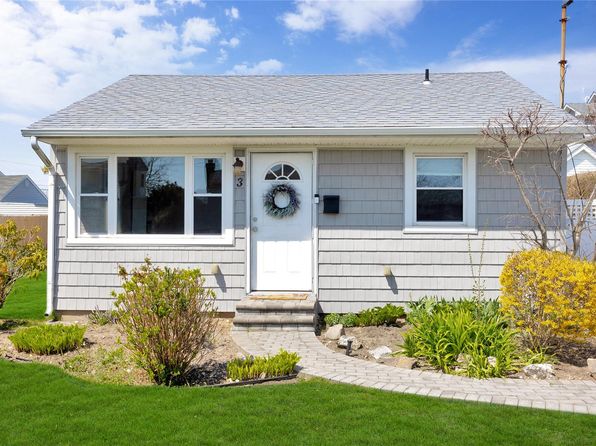 3 Kent Place, Amityville, NY 11701