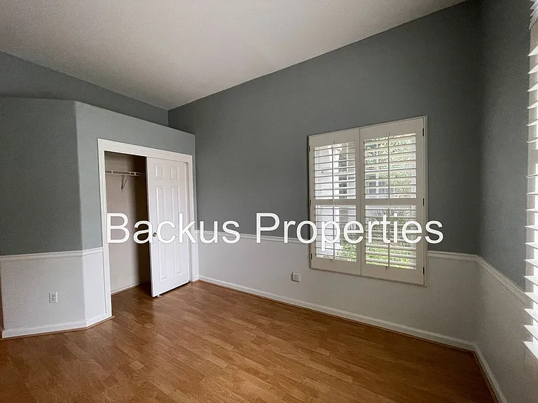 10 Elizabeth Cir — Photo 19