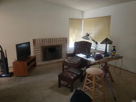 2nd image of 524 Holly St