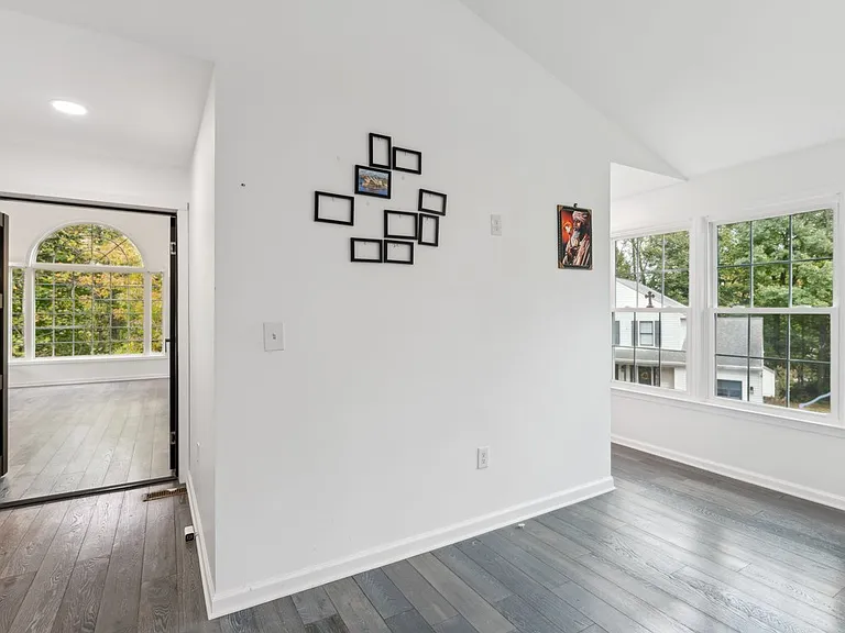 8403 Silverdale Ct — Photo 21