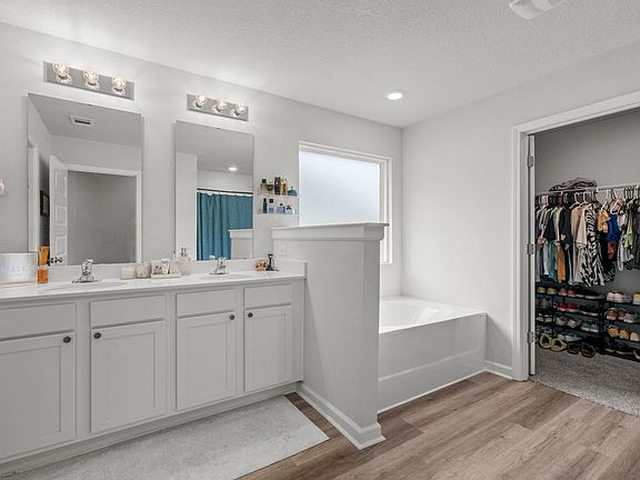 5th image of 557 Mary Lou Way