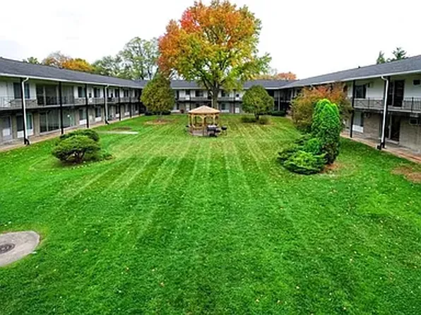Sandstone Apartments, 12800 W Nine Mile Rd #33, Oak Park, MI 48237