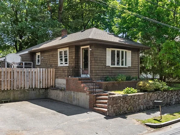 15 Quannapowitt Ave, Wakefield, MA 01880