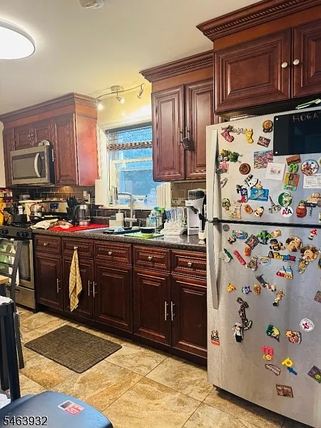 2 bed, 1.0 bath, $2,300 — Photo 3