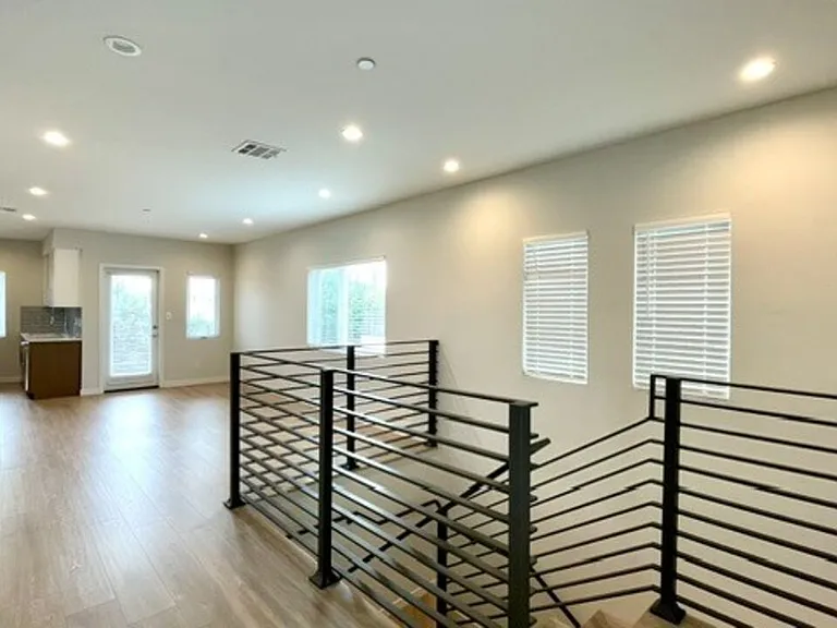 4937 W 20th St #1/4 — Photo 3