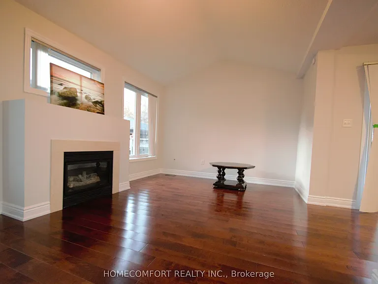 28 Deerwood Cres — Photo 9