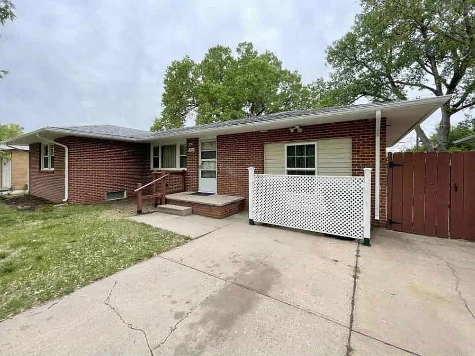 1405 Dixie St