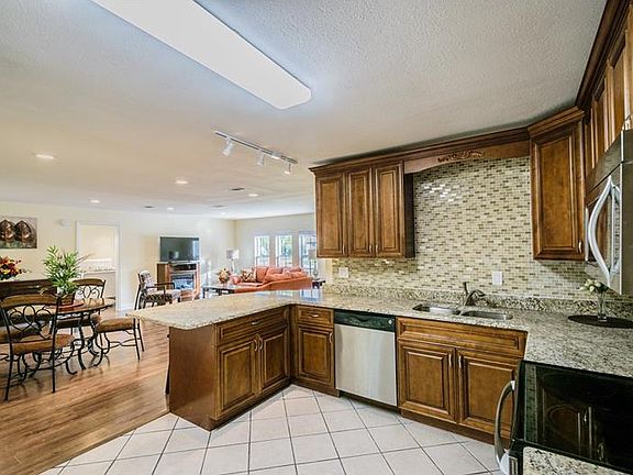 5th image of 3819 Southview Dr