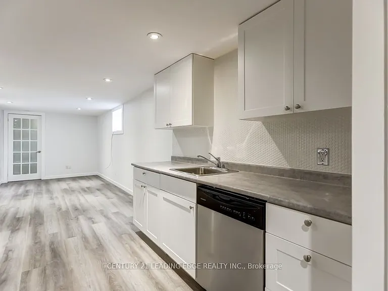 104 Leslie St #LOWER — Photo 6