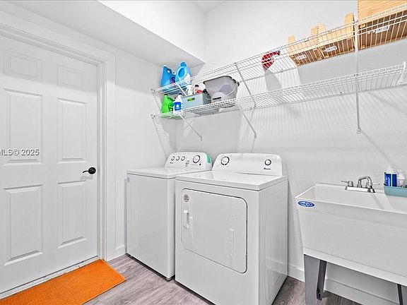 3rd image of 1222 Nelson Rd N