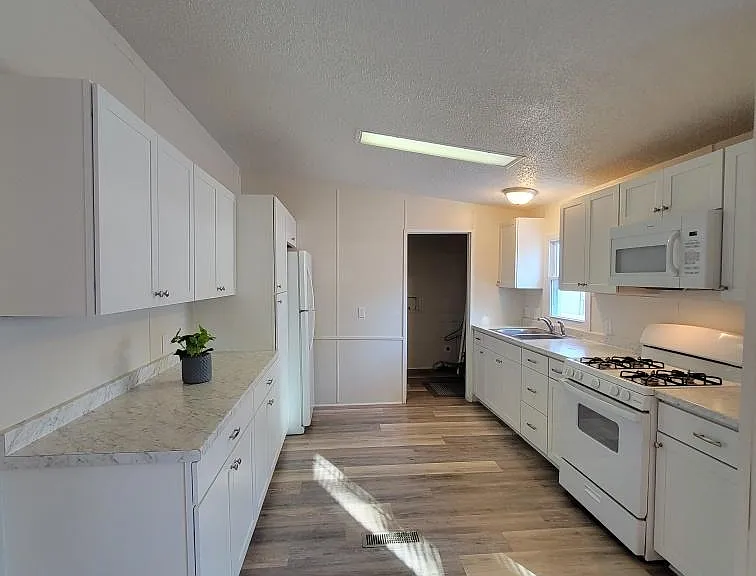 10581 Cutler St — Photo 3