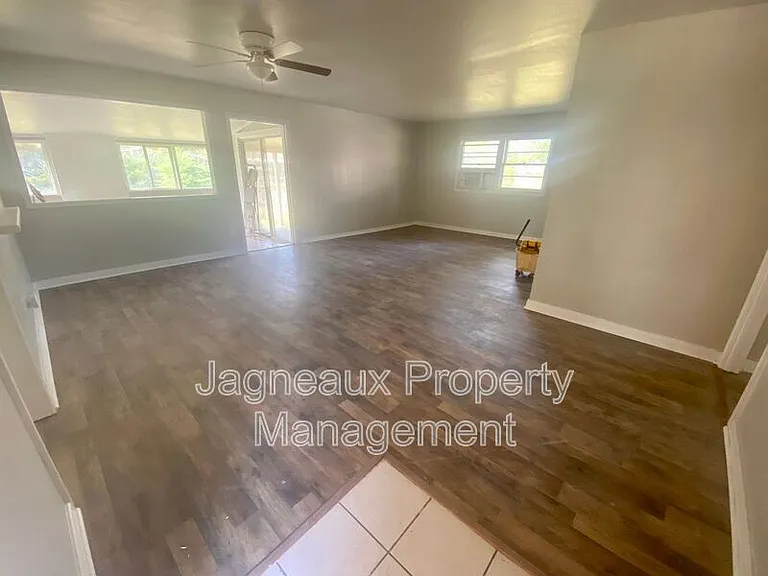 3566 Monroe St — Photo 4