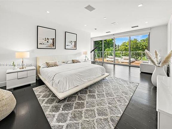 4th image of 6050 La Gorce Dr #0