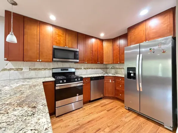 18 Hill St, Staten Island, NY 10304