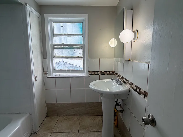 16109 Delrey Ave — Photo 4