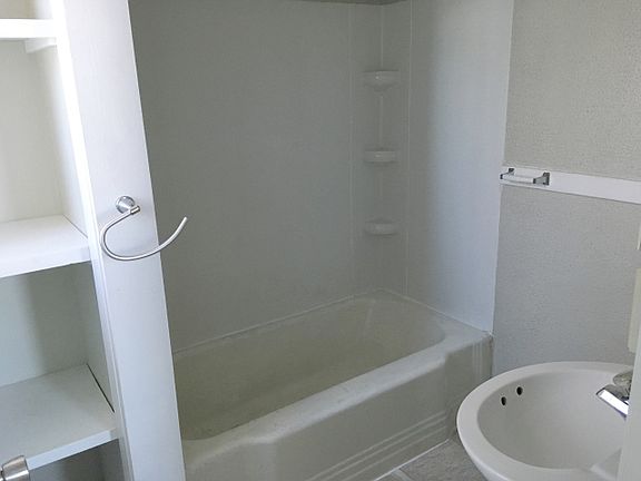 4th image of 336 E Broadway St APT 3