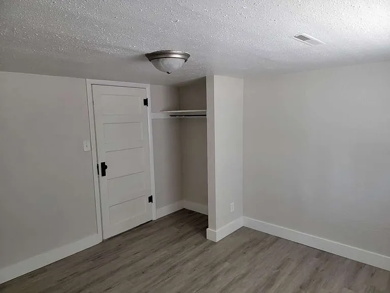 440 N 400 E #C — Photo 9