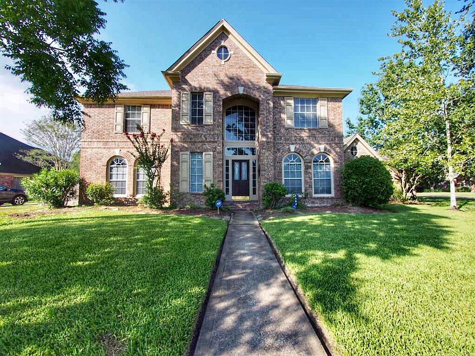 1st image of 607 Fernwood Dr