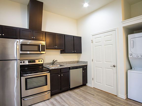 4th image of 5607 E Burnside St #5625-102
