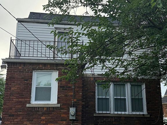 3rd image of 15055 Mark Twain St