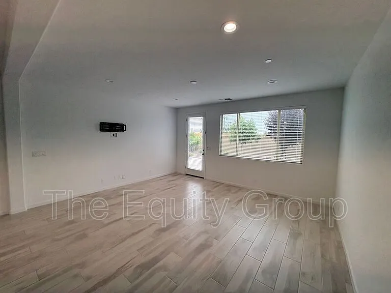 1336 W Porter Ct — Photo 29